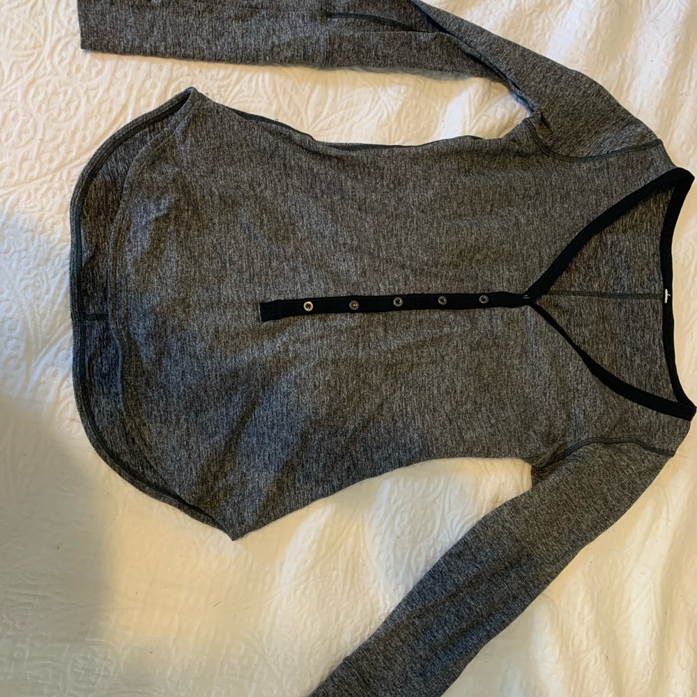 SOLD Lulu long sleeve top